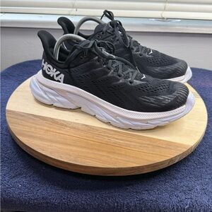 Hoka Clifton Edge (Men 8.5)